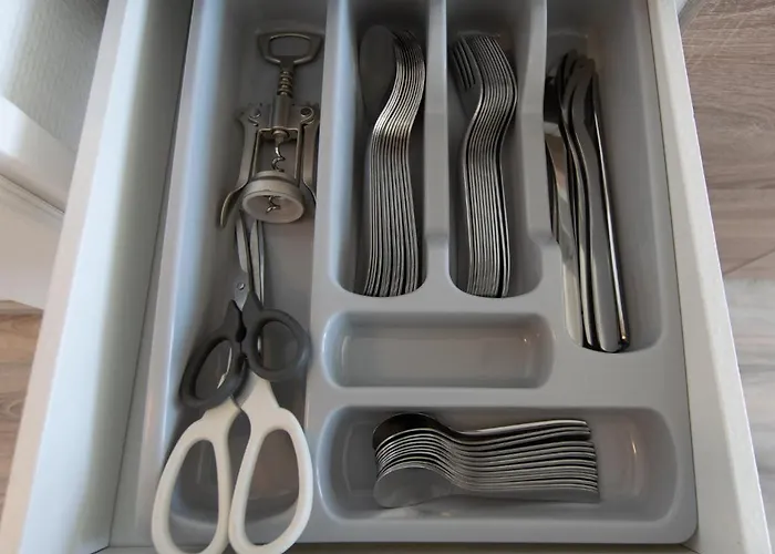 Tolstov - With 1 Or 2 - 15 Min To Messe Dus And Old Town Dus *