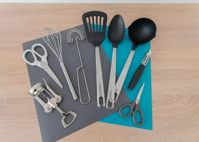 Tolstov - With 1 Or 2 - 15 Min To Messe Dus And Old Town Dus *