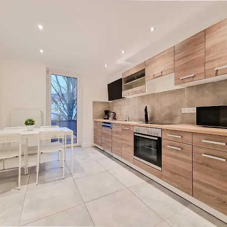 Apartment Raj Living - With 1 Or 2 - 15 Min To Messe Dus And Old Town Dus Dusseldorf