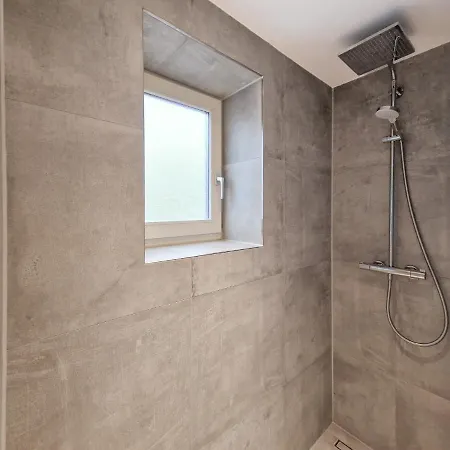Raj Living - With 1 Or 2 - 15 Min To Messe Dus And Old Town Dus *