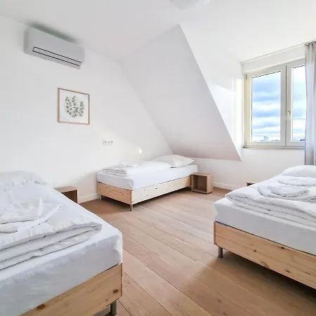Raj Living - With 1 Or 2 - 15 Min To Messe Dus And Old Town Dus Apartment