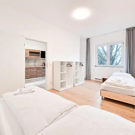 Raj Living - With 1 Or 2 - 15 Min To Messe Dus And Old Town Dus デュッセルドルフ