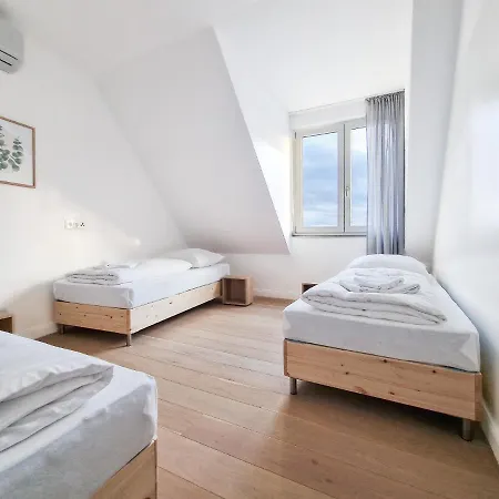 Raj Living - With 1 Or 2 - 15 Min To Messe Dus And Old Town Dus Apartment