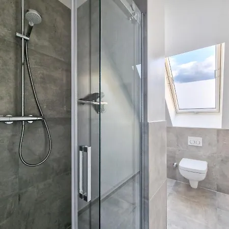 Tolstov - With 1 Or 2 - 15 Min To Messe Dus And Old Town Dus Appartement *