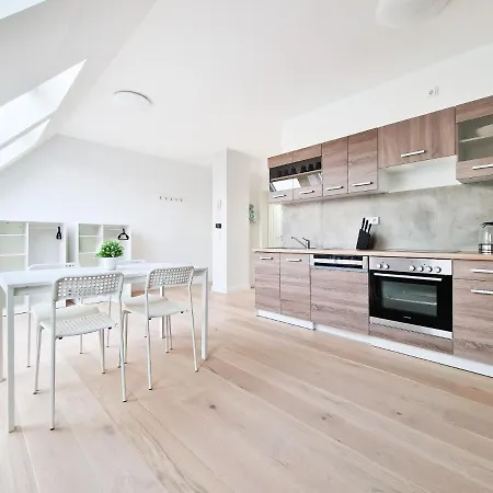Raj Living - With 1 Or 2 - 15 Min To Messe Dus And Old Town Dus Apartment Dusseldorf