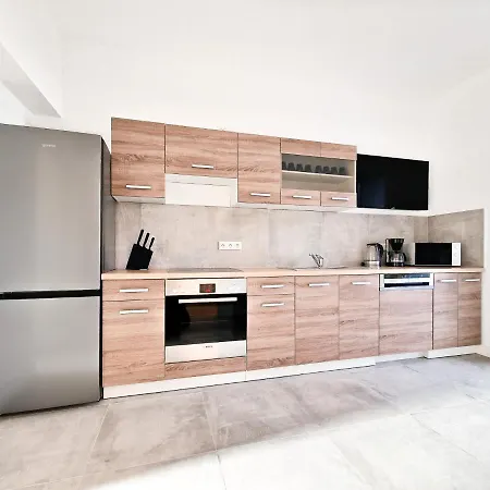 Apartment Raj Living - With 1 Or 2 - 15 Min To Messe Dus And Old Town Dus Dusseldorf