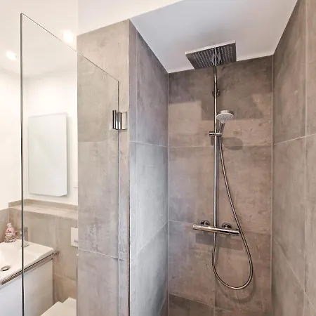 Tolstov - With 1 Or 2 - 15 Min To Messe Dus And Old Town Dus *