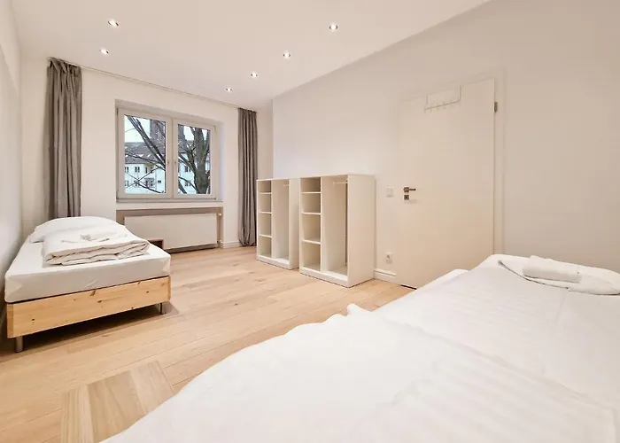 Tolstov - With 1 Or 2 - 15 Min To Messe Dus And Old Town Dus Düsseldorf