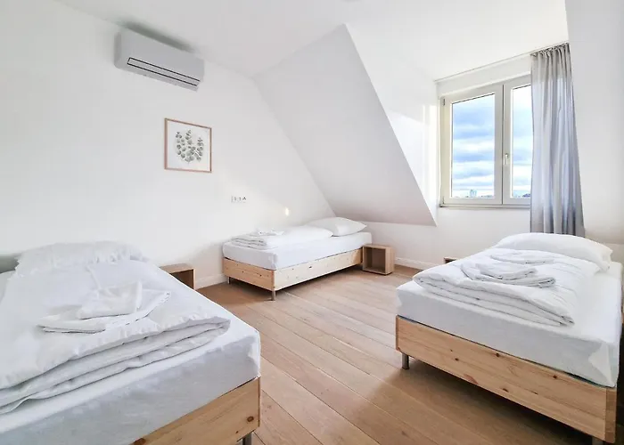 Tolstov - With 1 Or 2 - 15 Min To Messe Dus And Old Town Dus Appartement