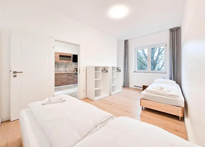 Tolstov - With 1 Or 2 - 15 Min To Messe Dus And Old Town Dus Düsseldorf