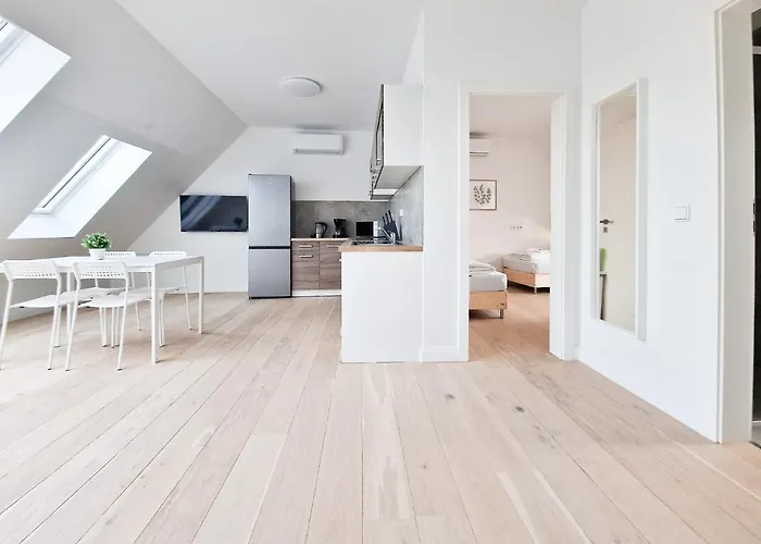 Appartement Tolstov - With 1 Or 2 - 15 Min To Messe Dus And Old Town Dus