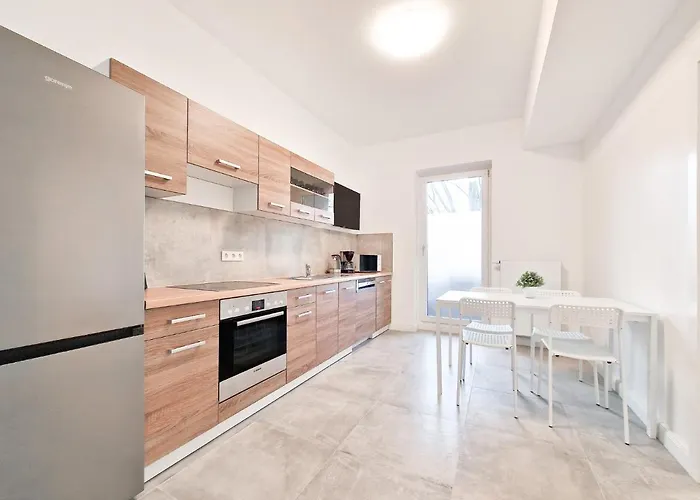 Tolstov - With 1 Or 2 - 15 Min To Messe Dus And Old Town Dus Apartamento *