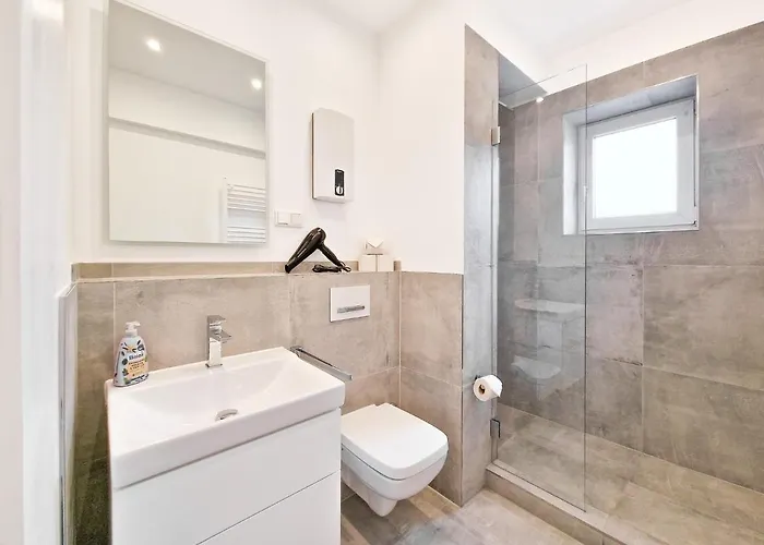 Apartamento Tolstov - With 1 Or 2 - 15 Min To Messe Dus And Old Town Dus